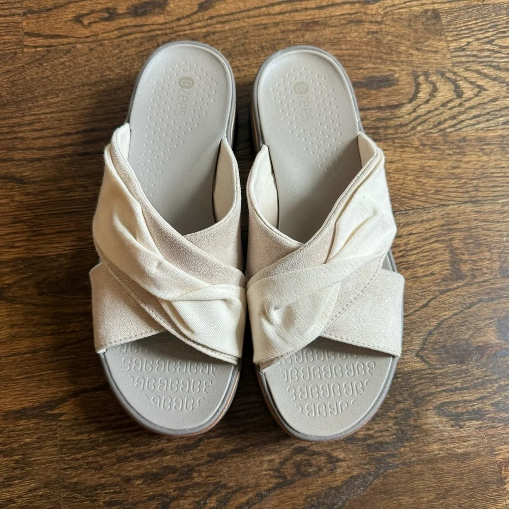 NEW bzees sandals - Picture 3 of 3